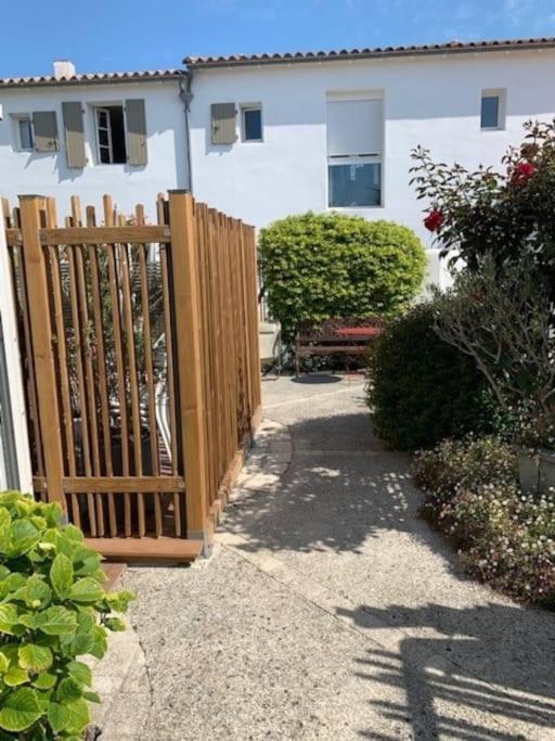 Maison De Vacances La Flotte 00491Ui Luaran gambar